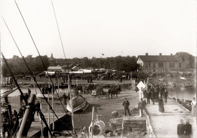 Marknadsplatsen omkring 1900-talet.